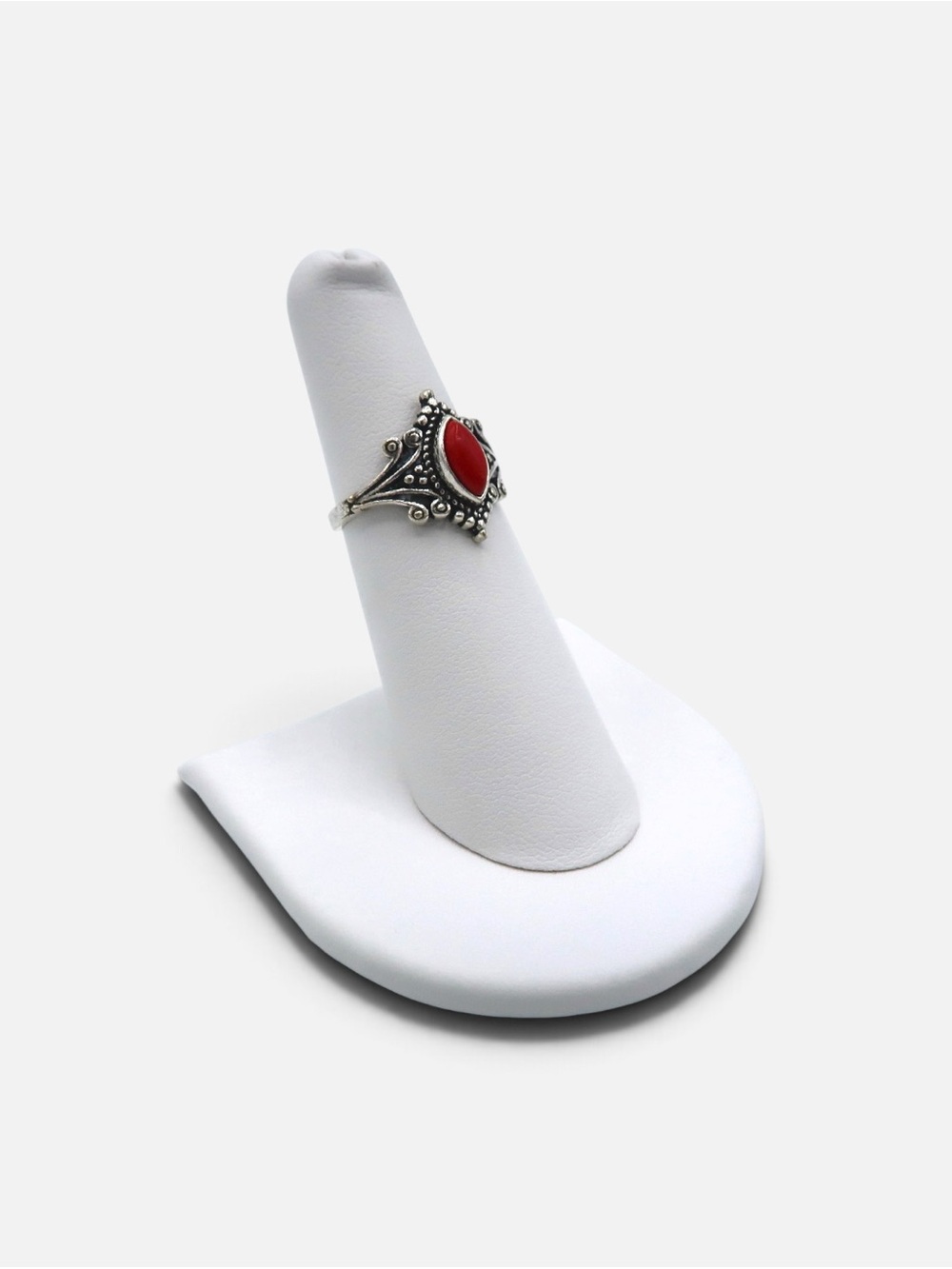 VINTAGE RED CORAL MARQUISE RING - Picture 2 of 3